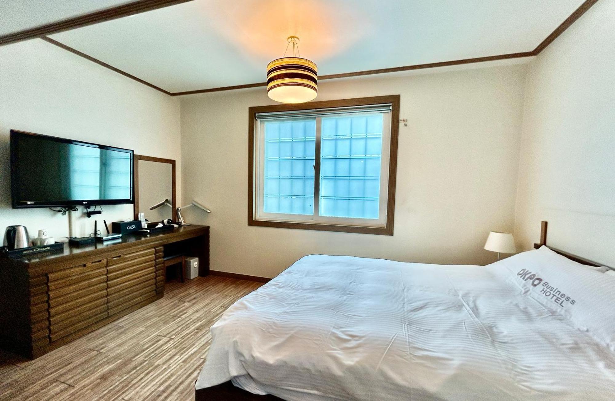 Okpo Business Hotel Geoje Exterior photo